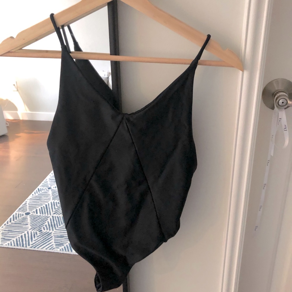 BLACK ONE PIECE SWIMSUIT